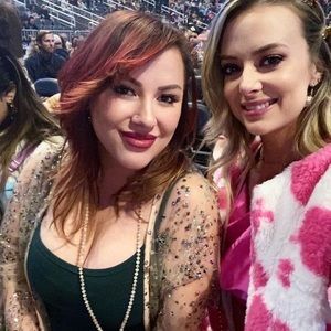 Meet your Posher, Jillian